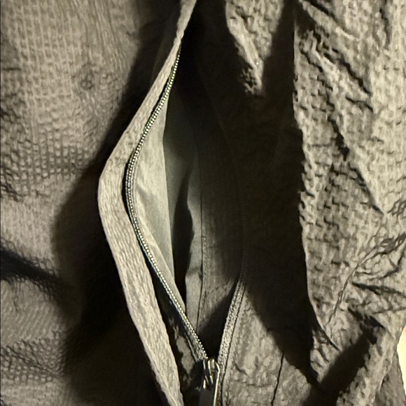 Lululemon - Picture 2 of 8